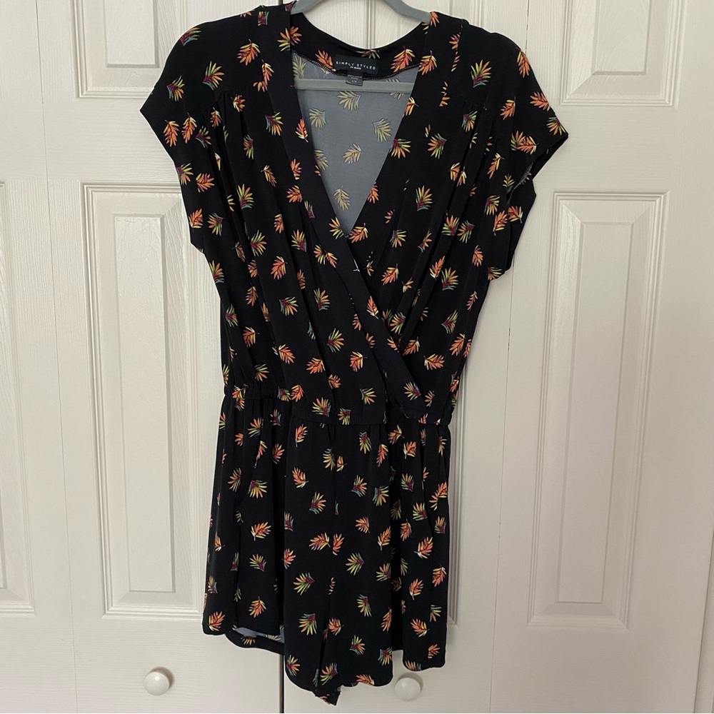 Romper Black Shorts Simply Styled Feather with Pockets